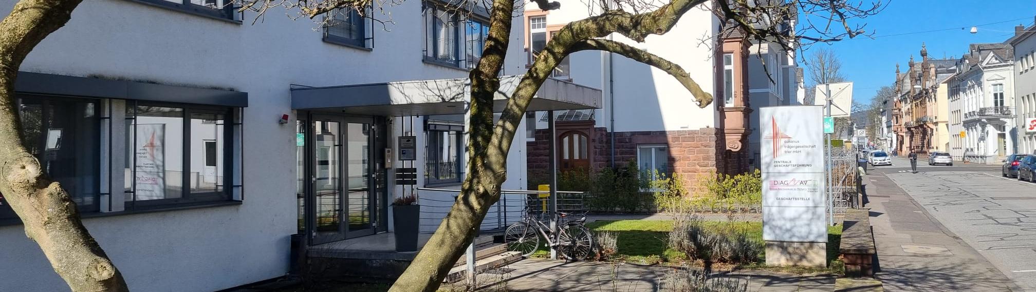 Man sieht den Eingang der DiAG Geschäftsstelle