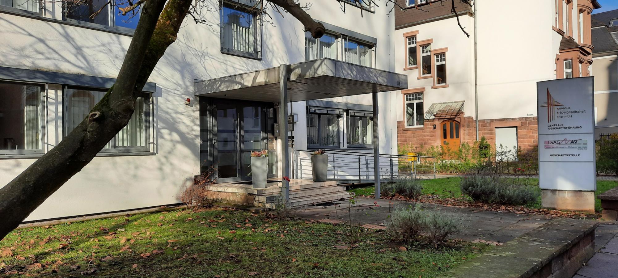 Man sieht den Eingang der DiAG Geschäftsstelle